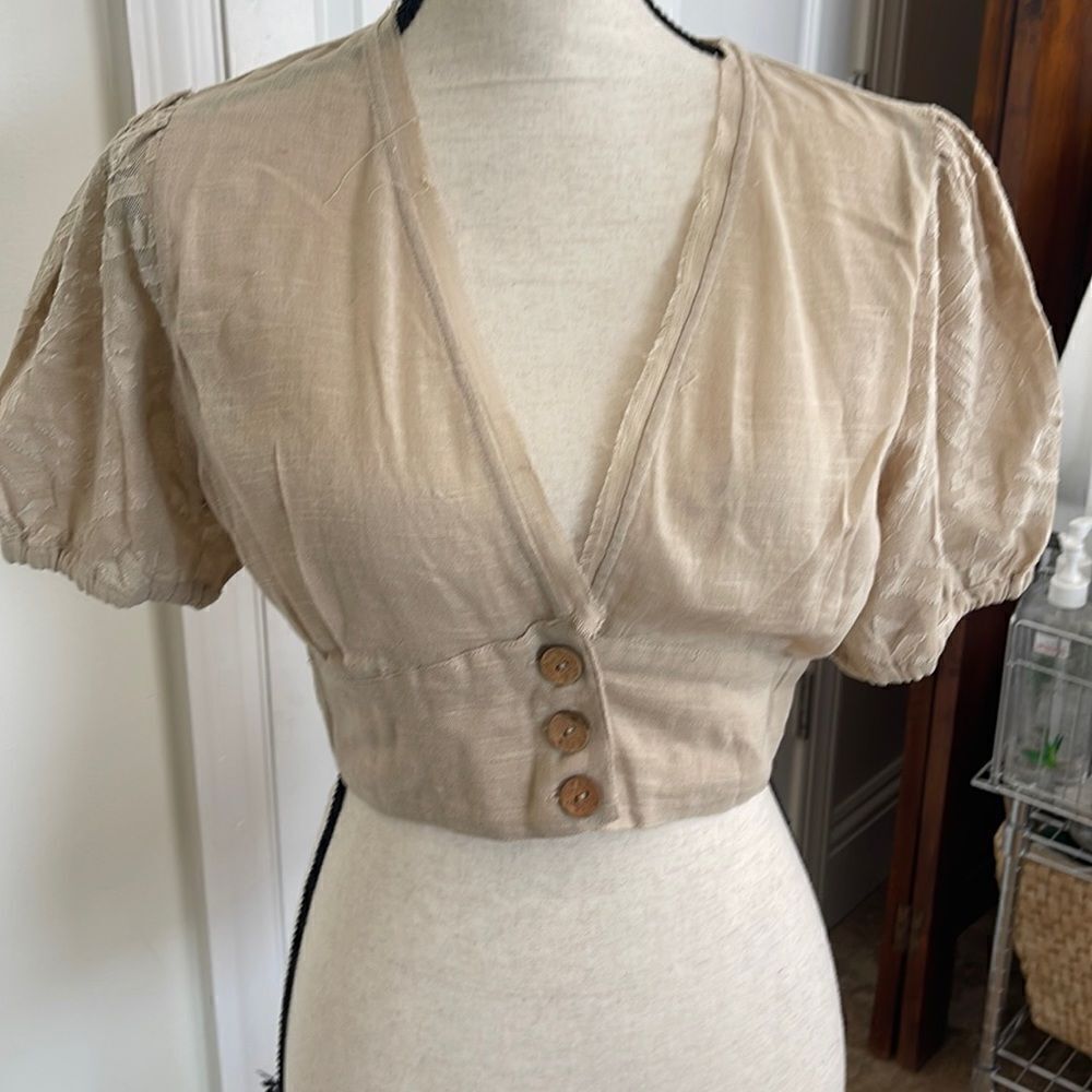 New with tag Z&L Europe crop linen top